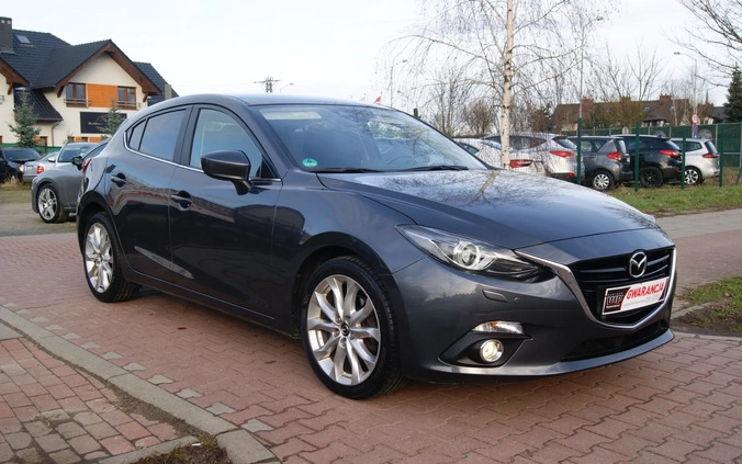 Mazda 3 cena 51900 przebieg: 105000, rok produkcji 2017 z Szczecin małe 781